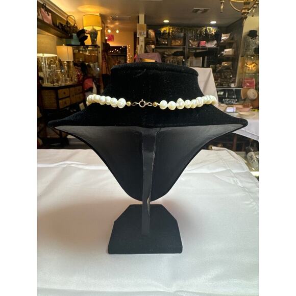 Gorgeous Hand Knotted Freshwater Pearls Choker Necklace with GF Clasp - Picture 5 of 6
